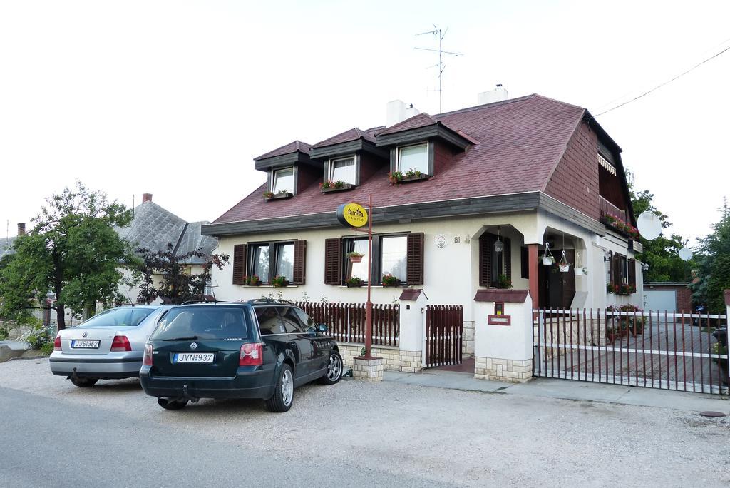 Familia Panzio Hotel Pannonhalma Exterior photo